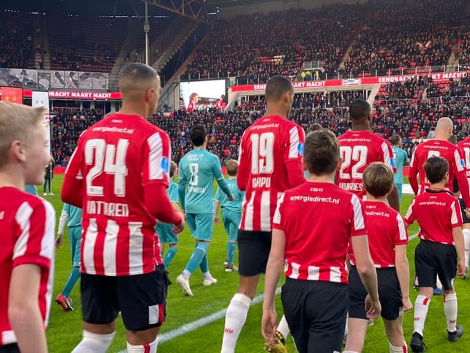 El Twente le sacó un punto al PSV al final del partido; el mexicano Érick Gutiérrez jugó ocho minutos y poco pudo hacer en la cancha.