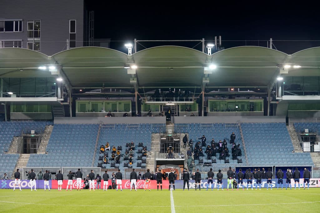 Japón ve la derrota ante México 0-2 en partido amistoso. El equipo mexicano se levantó en la segunda mitad y anotó el par de goles. El primer tanto cayó al minuto 63 por parte de Raúl Jiménez y, minutos después, el 'Chucky' Lozano descontaba el segundo gol para la escuadra tricolor.