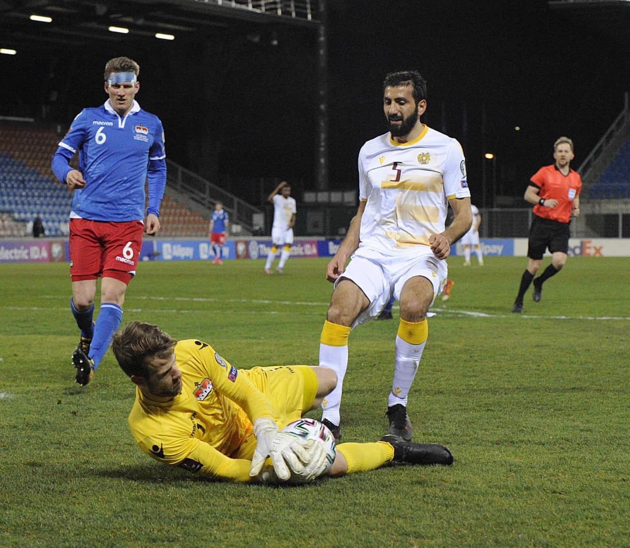 Grupo J | Liechtenstein cayó por la mínima ante Armenia. || Grupo I | Andorra cayó 0-1 ante Albania. || Moldavia e Islas Feroe igualaron por la mínima.
