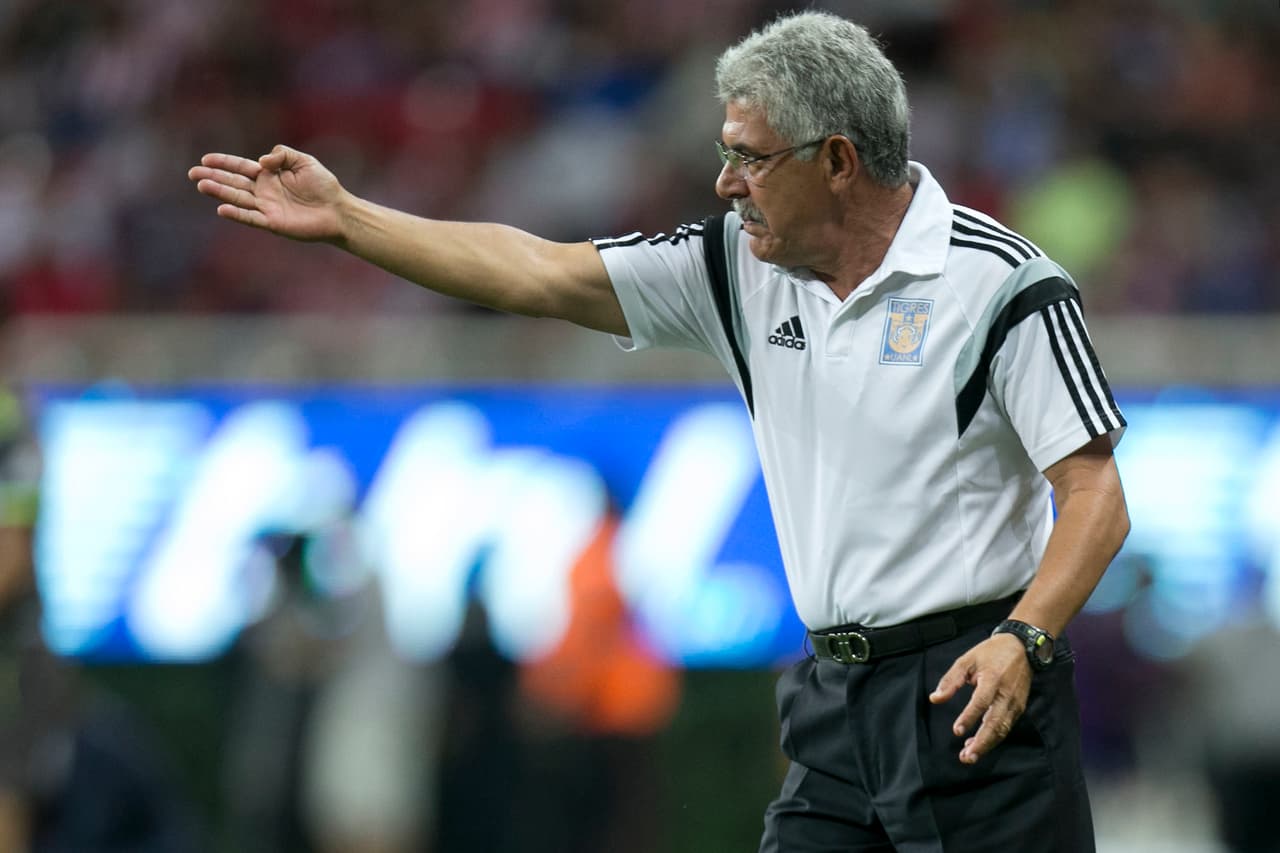 El brasileño nacionaizado mexicano Ricardo Ferretti, entrenador de Tigres, ha dirigido en diferentes equipos del fútbol azteca de manera ininterrumpida desde 1991. Su actitud frente a los medios, su sarcasmo y autodenominada "acidez" con la prensa lo han caracterizado.