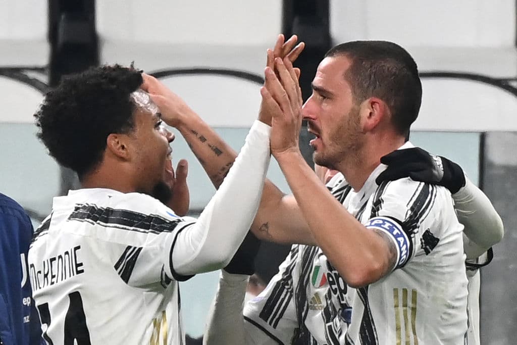 N’Koulou (9’) abrió el marcador para Torino. En la recta final del juego, McKennie (77’) y Bonucci (89’) hicieron los goles para sacar el resultado. El próximo compromiso para Cristiano Ronaldo y compañía será ante el Barcelona de Lionel Messi en la J6 de la Champions League.