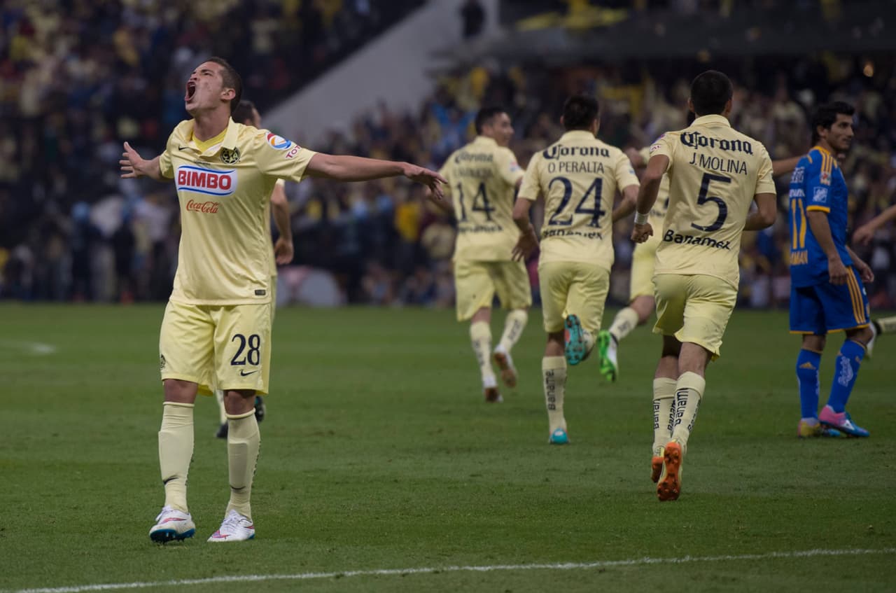 En los duelos para definir al campeón los felinos sacaron ventaja como local de 1-0 mientras que en la vuelta los azulcremas golearon 3-0 a Tigres con polémica arbitral.