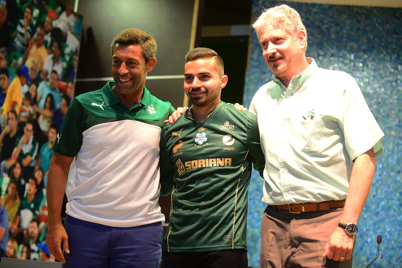 En cuestión de altas Santos incorporó a Krístian Alvarez proveniente de Chivas y del mercado internacional contrató al chileno Bryan Rabello proveniente del Leganés de España.