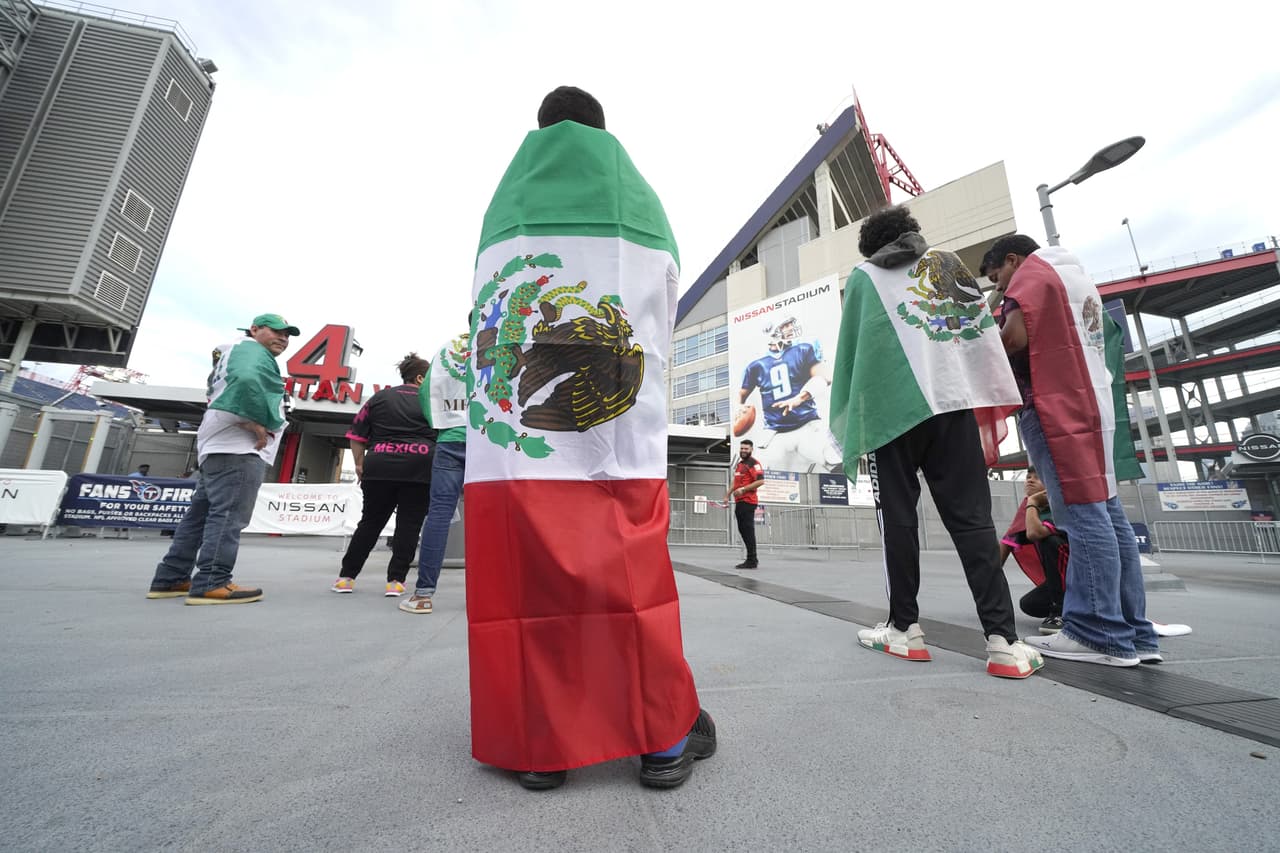A minutos del pitazo inicial, aficionados de México y Panamá toman sus asientos para disfrutar de 90 minutos de futbol.