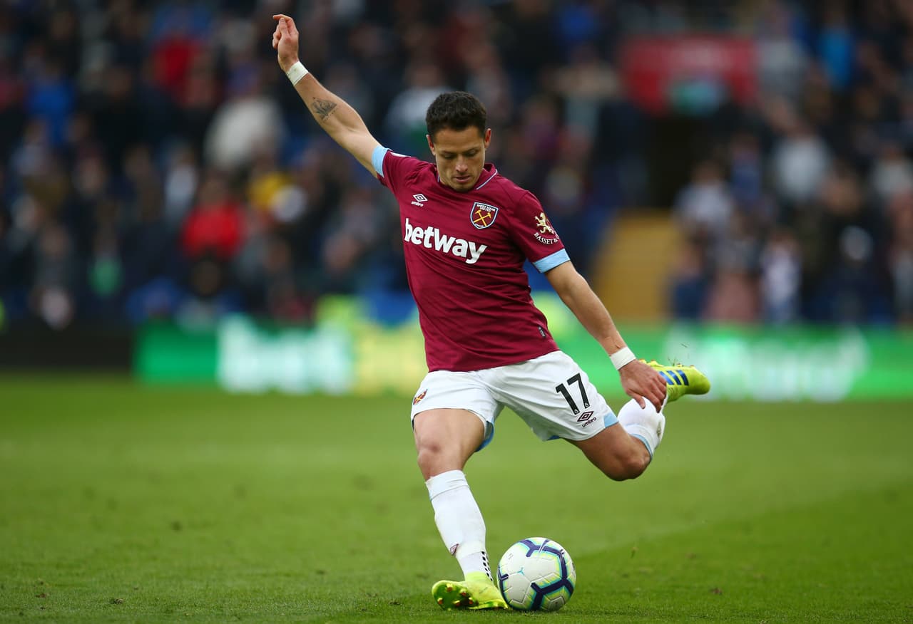 Javier Hernández: luego de perderse el pasado juego del West Ham (empate 2-2 con leicester), el Chicharito estaría de regreso en la convocatoria de los Hammers este sábado cuando visiten al Tottenham Hotspur en un derbi londinense.