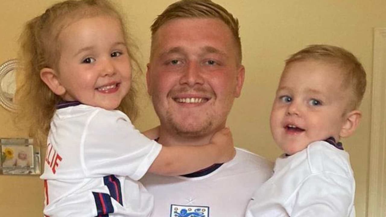 Fan inglés se tatúa 'título' de la Euro 2020 antes de la final