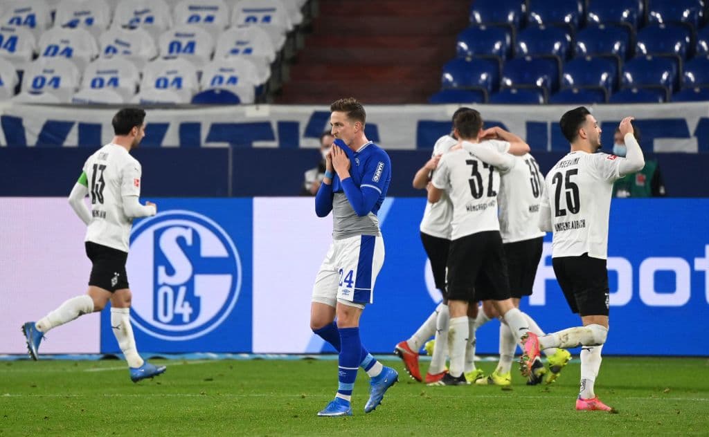 M’Gladbach hizo ‘leña del árbol caído’ y goleó 0-3 al Schalke 04, quienes resguardan el sótano de la tabla general. M’Gladbach llegó a 36 unidades; Schalke 04 se quedó con 10 en el último peldaño.