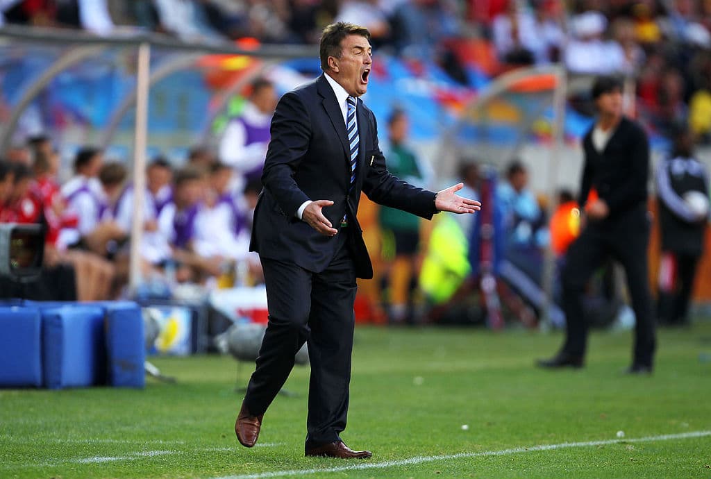 El serbio Radomir Antic, un veterano del fútbol mundial, dirigió a la selección de su país en Sudáfrica 2010.