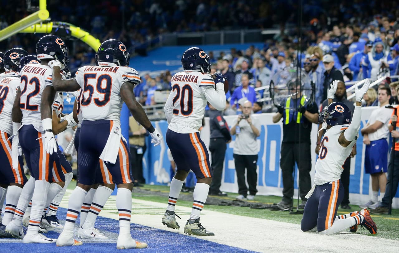 La defensa de los Bears estuvo implacable. Lograron dos intercepciones, una de ellas en el end zone, cuando Detroit amenazaba con anotar.