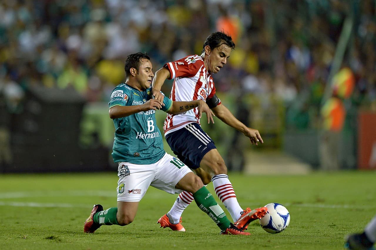 Chivas salió campeón tras vencer al León 0-1 con gol de Oswaldo Alanís en la Copa MX del Apertura '15.