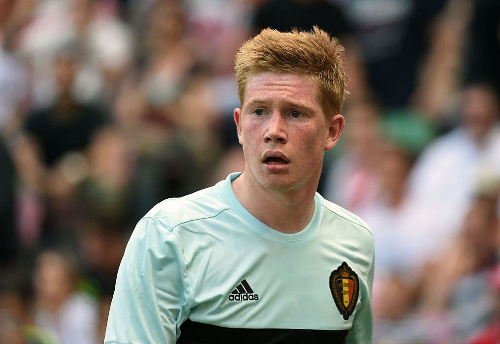 Kevin de Bruyne - La velocidad con la que el fútbol de Kevin de Bruyne ha madurado se eclipsó un poco por la mala campaña que Manchester United tuvo recientemente. Sin embargo, las posibilidades de Bélgica en el evento francés pasan por su inteligencia en la cancha.