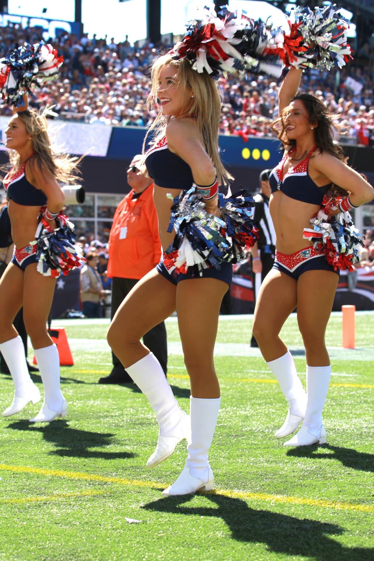 Esta hermosa porrista, de cara angelical, está en las filas de los actuales campeones de la NFL, los New England Patriots. Checa sus mejores imágenes.