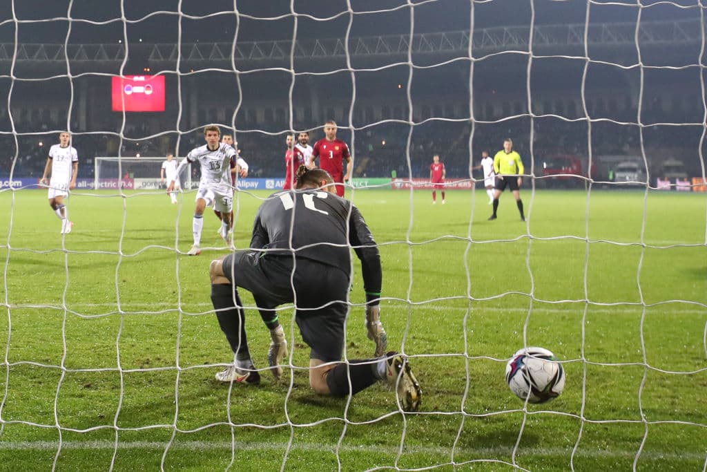 Alemania gana tranquilamente ante Armenia 4-1 durante las eliminatorias de la UEFA, rumbo a Qatar 2022. Los goles fueron de Kai Havertz, doblete de Ilkay Gundogan y anotación de Jonas Hoffmann para conseguir su boleto a la justa mundialista.
