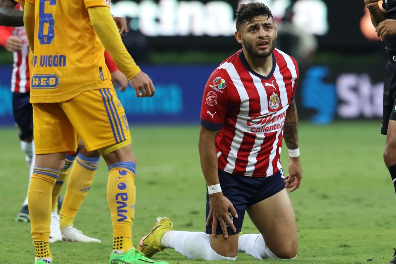 Los errores en la primera parte en propia puerta y en la del rival condenaron a Chivas antes de la media hora de juego. Juan Pablo Vigón anotó doblete y para el segundo tiempo, un error más de Miguel Jiménez permitió que Samir Caetano anotará el 0-3.