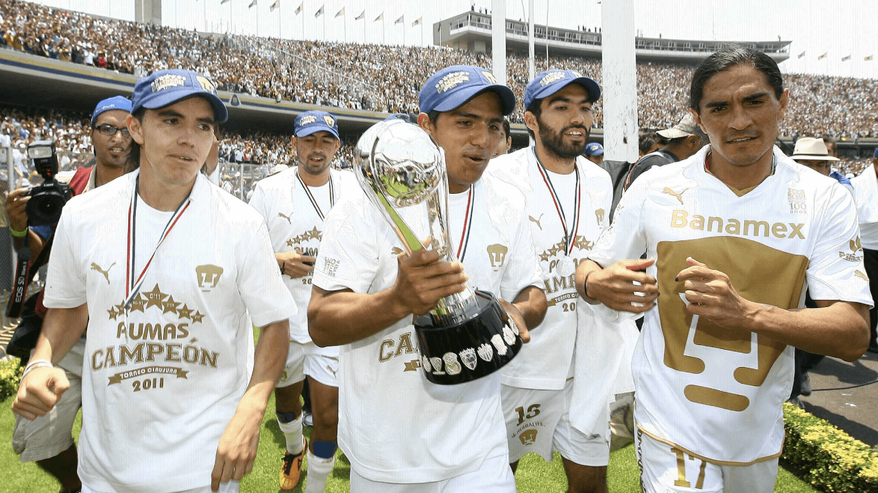 Temporada 2003-2004
<br>Pumas campeón con 79 puntos