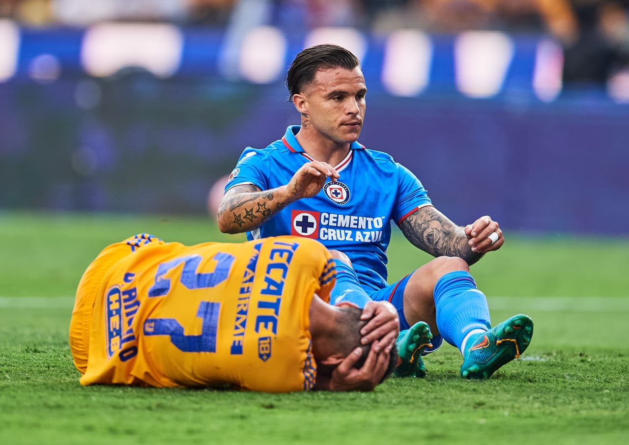En la agonía del partido Cruz Azul se llevó el triunfo del Universitario de Nuevo León al derrotar a los Tigres.