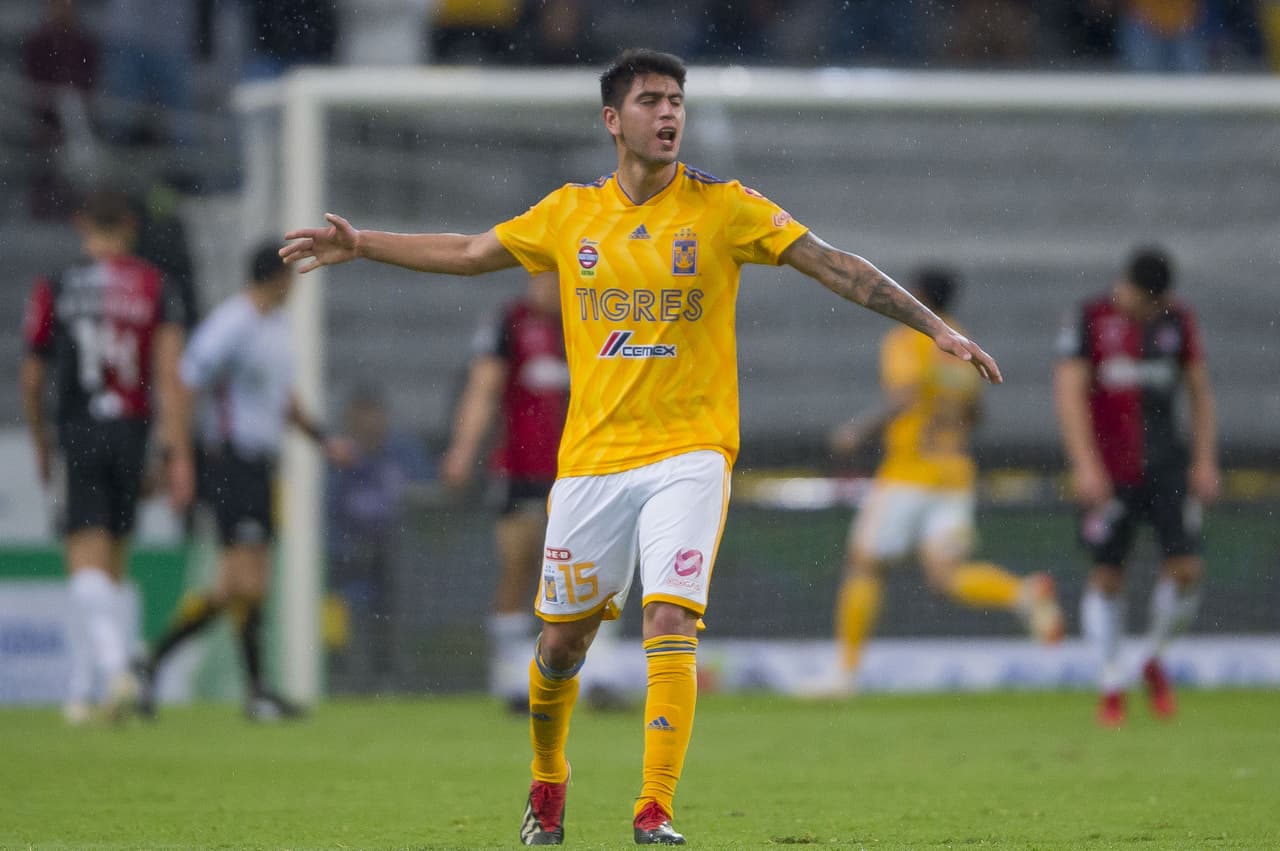 Francisco Venegas, juega como defensa central o pivote en primera división con Tigres, tiene 21 años.