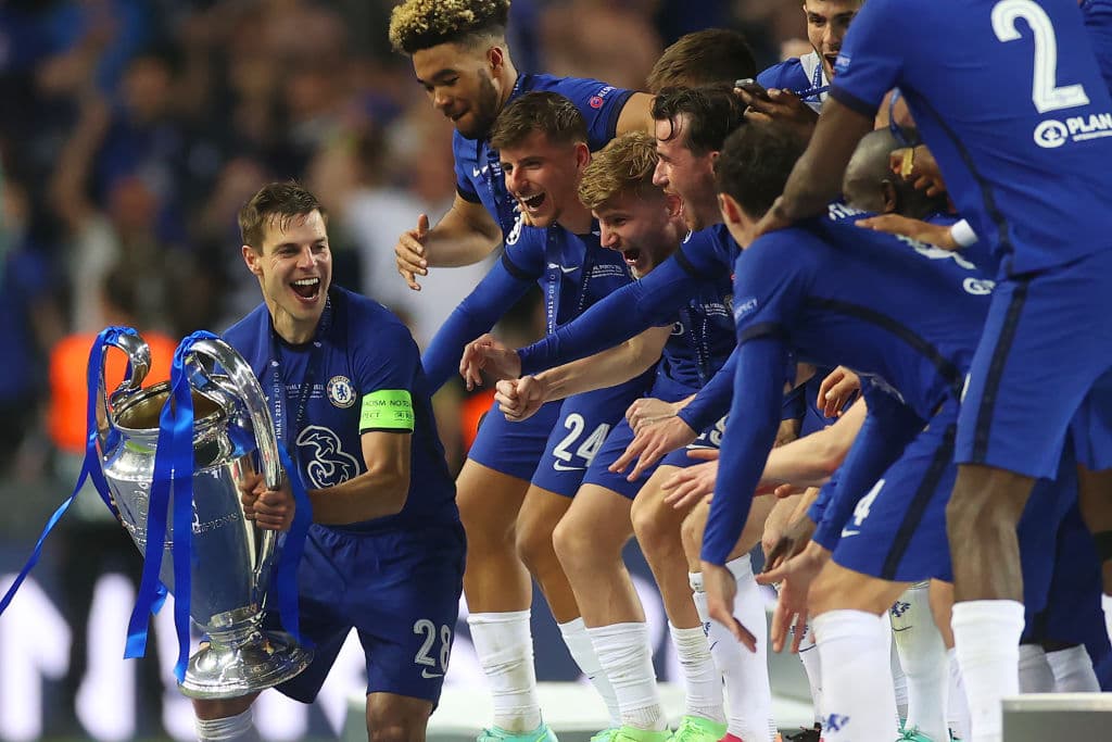 Los 'Blues' pintan de azul el Estadio Do Dragao con las celebraciones de la segunda UEFA Champions League de su historia.
