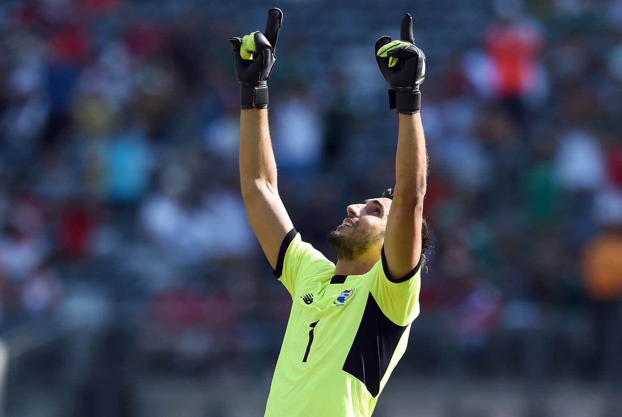 Jaime Penedo sigue siendo un portero muy confiable, el duelo no le exigió demasiado pero cometió un pifia que por poco termina en gol de México. Calificación 8