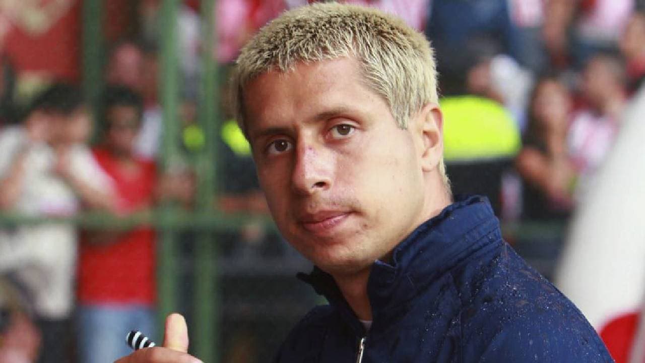 El mexicano más recordado por Boca Juniors, vistió los colores de Tecos, Morelia, Pachuca, Guadalajara, Chiapas, Querétaro, San Luis, Chivas USA y Nayarit.