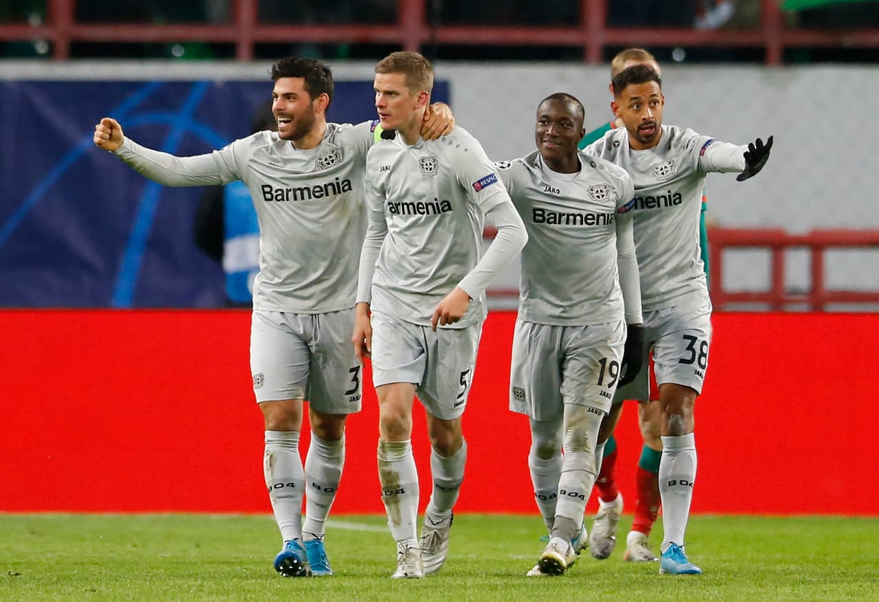 Con el segundo gol de Sven Bender, Bayer Leverkusen sigue en la lucha por calificar a la siguiente ronda de la Champions League.