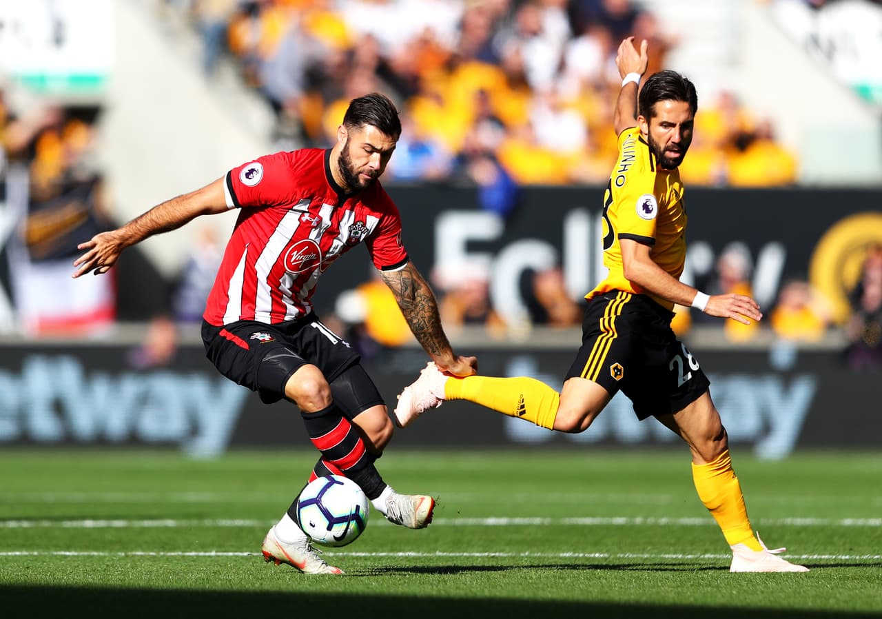 Los primeros minutos mostraron a un Soton mucho más atrevido, mientras que los locales esperaban en su campo algún espacio para salir en velocidad.