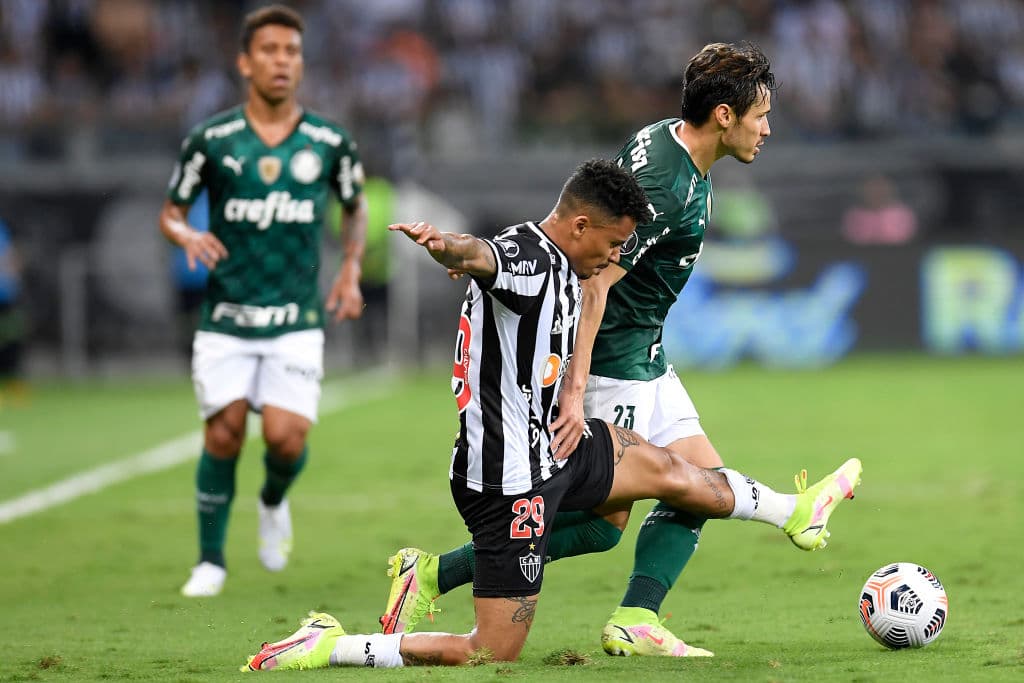 Tras un empate 0-0 en la ida Atlético Mineiro y Palmeiras repiten dosis, pero como el empate fue con 1-1 Palmeiras obtiene su pase a la final por el gol de visitante.