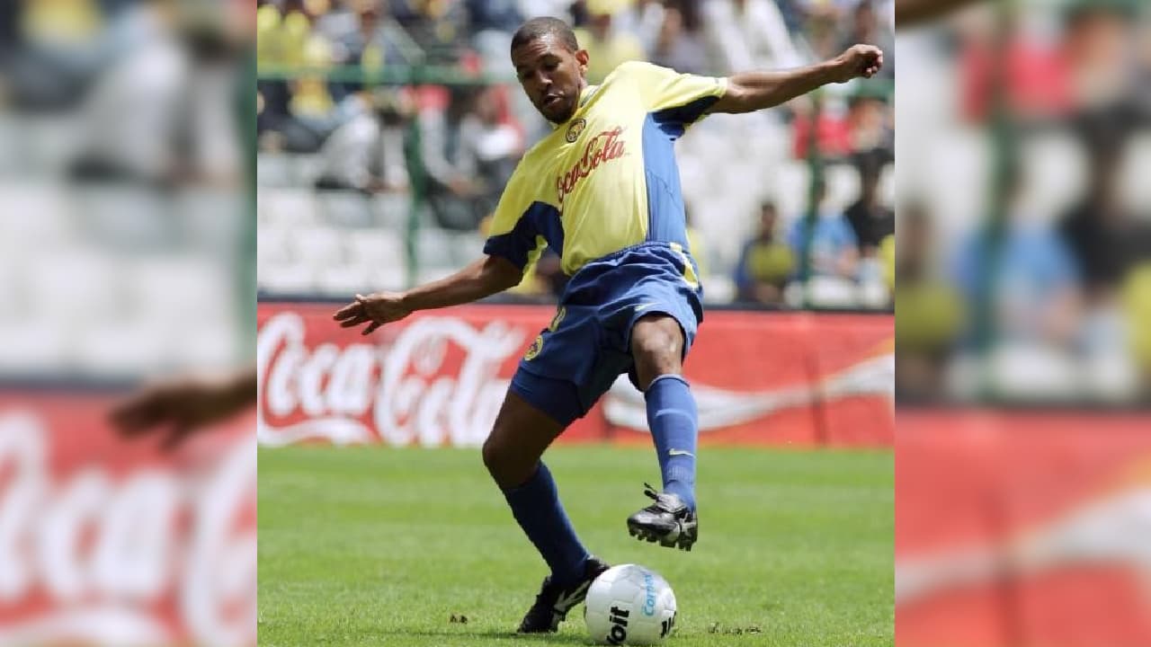 Djalminha. El brasileño jugó cinco partidos en México. Pasó por una larga racha de lesiones.