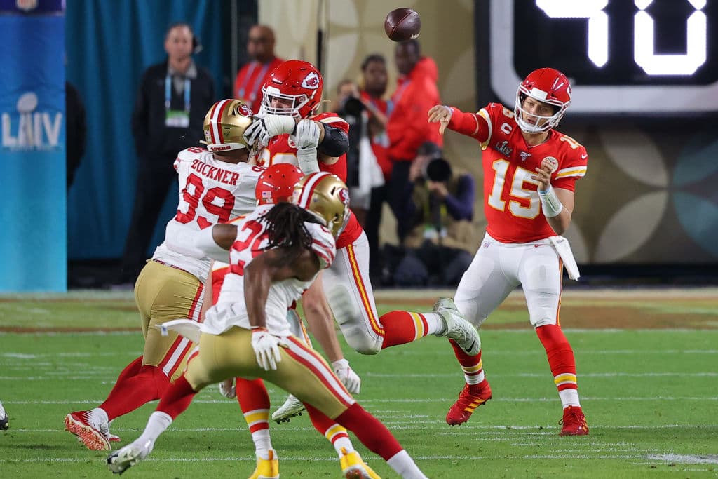 Tiene un contrato, desde 2017, por 16.4 millones de dólares y cuatro años, con opción a renovar por uno más.