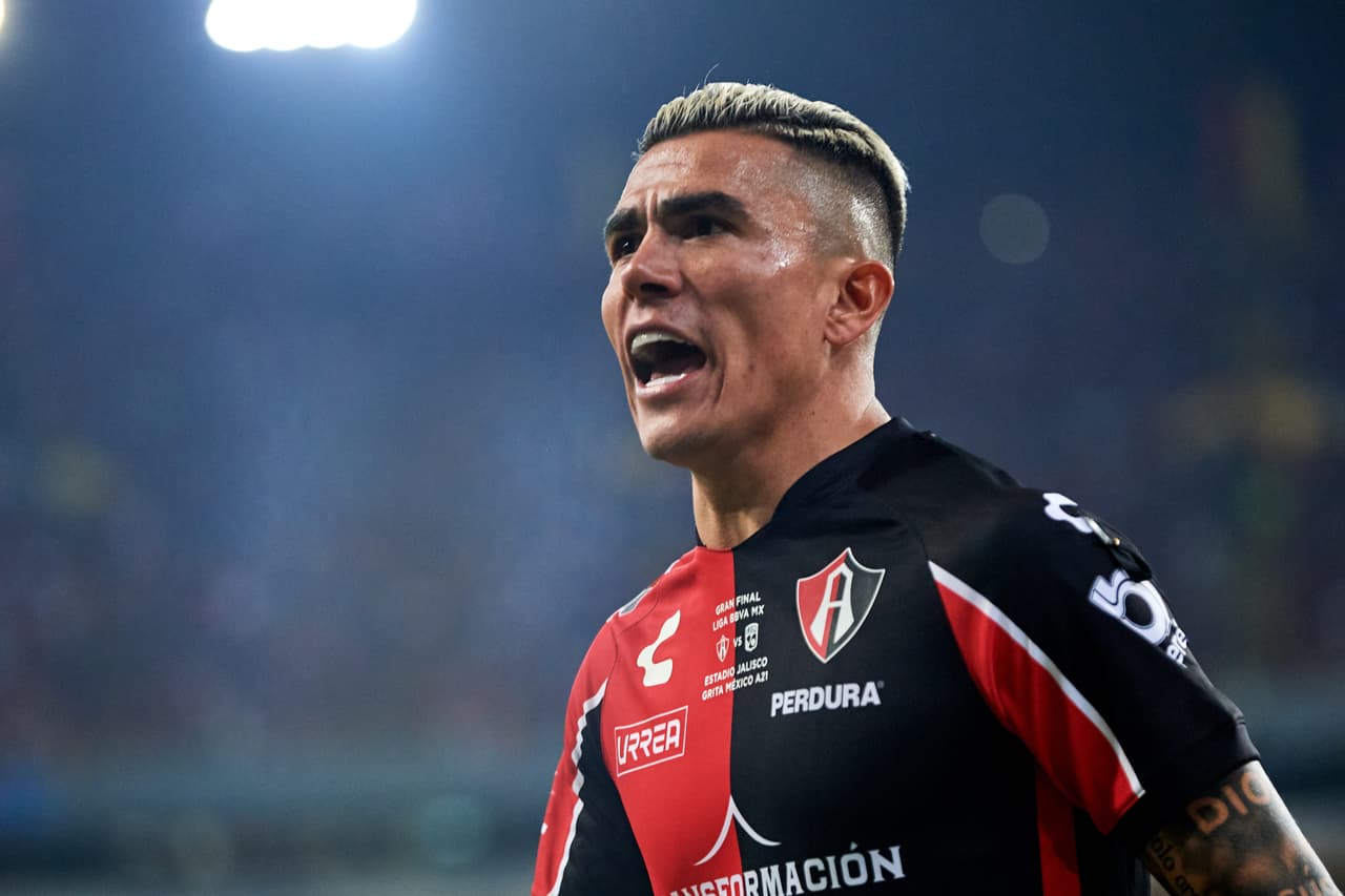 El Hueso Reyes no pudo acabar el partido, así como Quiñones, por lesión.