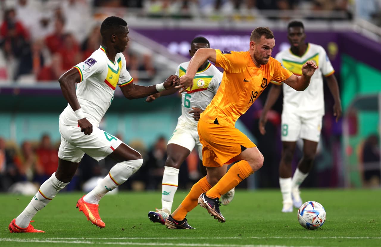 La Selección de Holanda sufrió para conseguir la victoria que se le presentó por fin en la segunda mitad gracias a los goles de Gakpo y Klaassen y así empatan con Ecuador siendo líderes en el Grupo A.