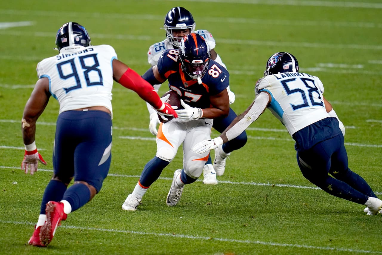 Derick Henry brilla en el juego al romper las 100 yardas, y los Titans consiguen la victoria 16-14 sobre los Denver Broncos.