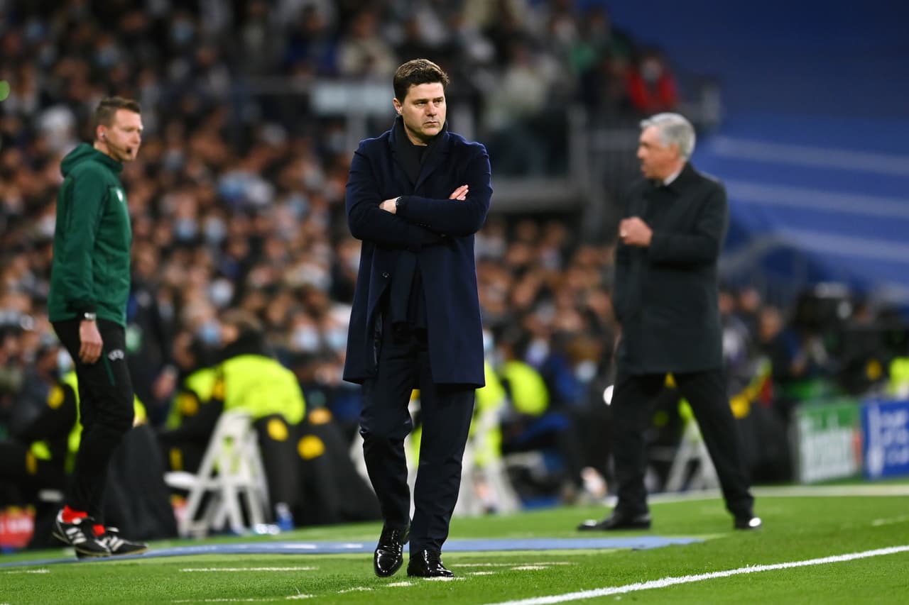 MADRID, SPAIN - MARCH 09: Mauricio Pochettino, Head Coach of Paris Saint-Germain looks on during the UEFA Champions League Round Of Sixteen Leg Two match between Real Madrid and Paris Saint-Germain at Estadio Santiago Bernabeu on March 09, 2022 in Madrid, Spain. (Photo by David Ramos/Getty Images)