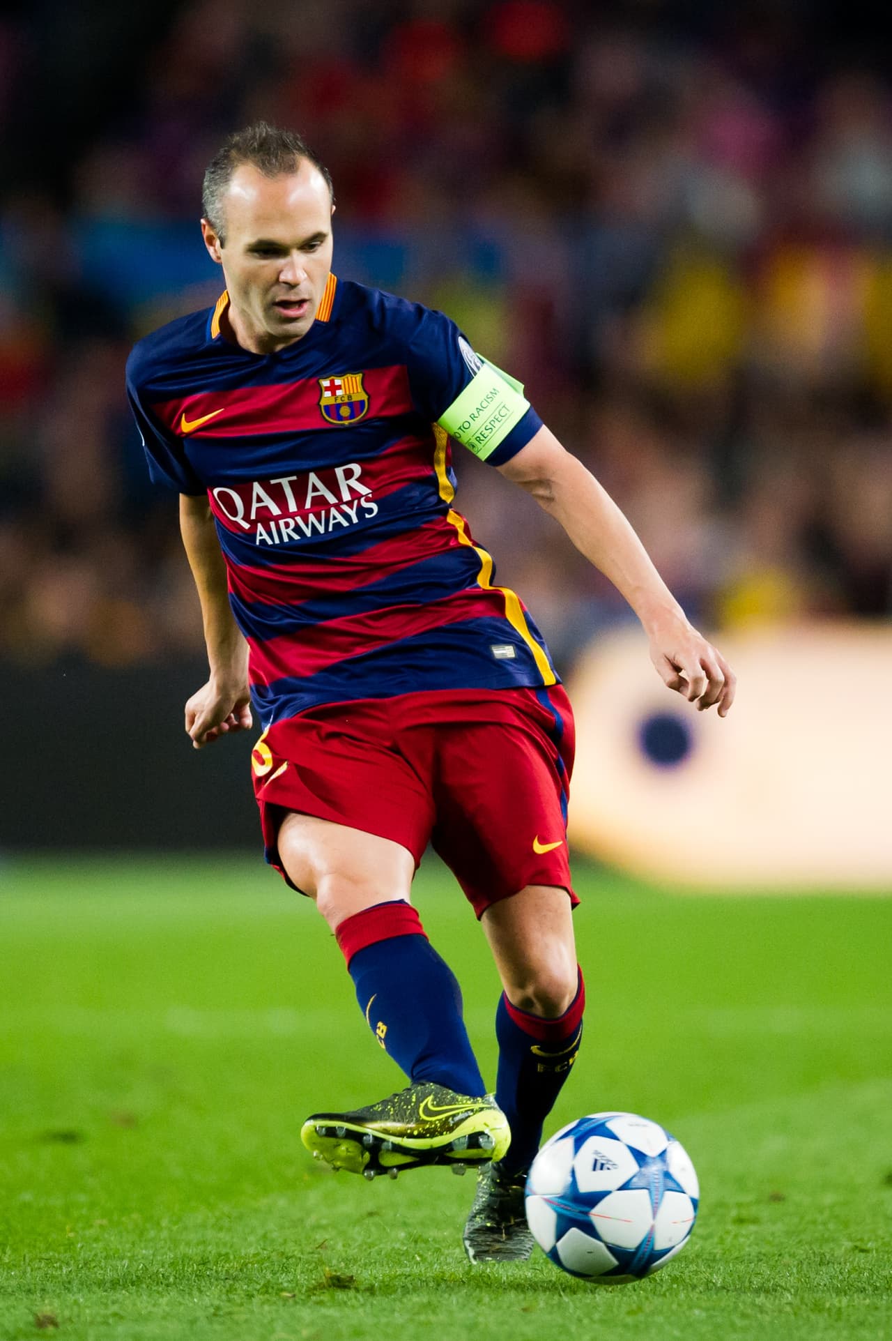 Además se debe añadir que una vez más se ha visto la mejor versión de Andrés Iniesta. Tras un mes de baja, el de Fuentealbilla regresó con esa visión de juego única, el fútbol al primer toque y ese cambio de ritmo que hace ver lo imposible como algo muy fácil.