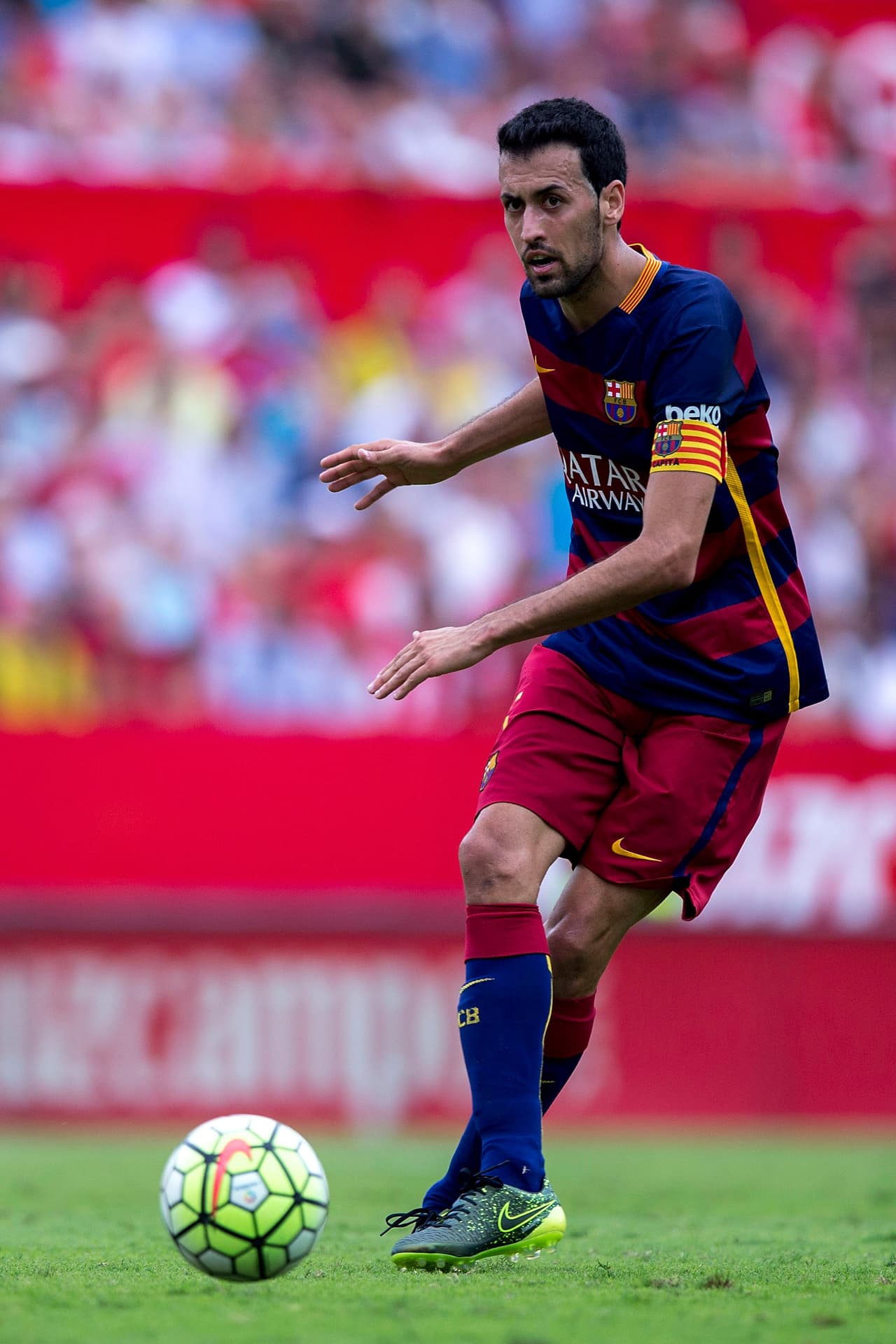 Mientras que Busquets ha demostrado el mejor nivel de su carrera no solo como contención, pues ha respondido jugando incluso adelante de los defensas y brillado como mediocentro asistiendo a los delanteros. Ha sido vital equilibrando al equipo en defensa y dando profundidad en ataque.