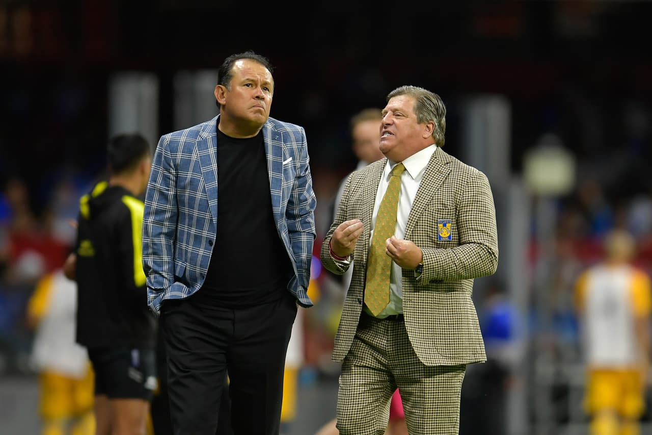 Tigres aprovechó las tímidas intenciones ofensivas de Cruz Azul y se puso en ventaja, la Máquina celeste intentó reaccionar en el segundo tiempo pero no le alcanzó para emparejar y el equipo del Piojo se llevó la ventaja.