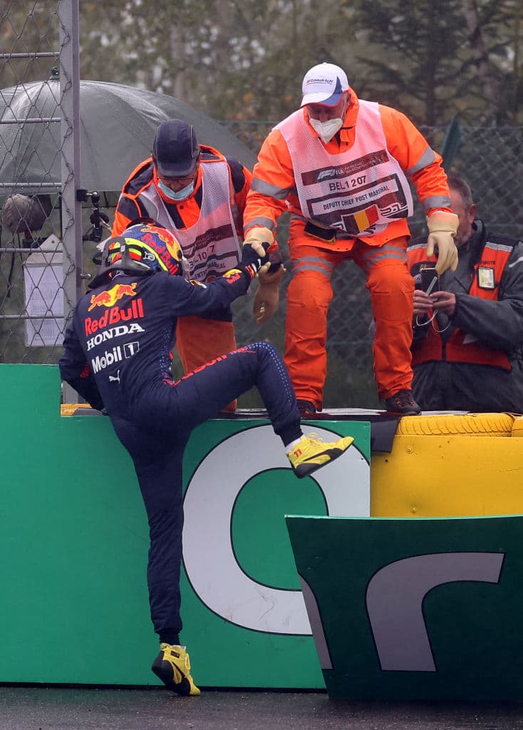 Tras hora y media de retraso por cuestiones climáticas, el Gran Premio de Bélgica se registra como el más corto en la historia, pues tras tres vueltas del circuito y con safety car, se decidió dar por terminada la carrera y sólo se les dará la mitad de puntos a los pilotos. Max Verstappen fue el ganador del circuito, pues fue el primero en partir tras lograr la pole position.