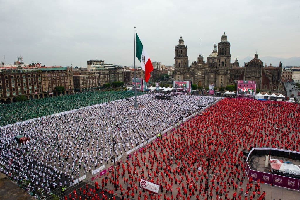 El evento estuvo organizado por el gobierno de la Ciudad de México, que para promocionarlo se apoyó en figuras como el boxeador Saúl 'Canelo' Álvarez y el actor Sylvester Stallone, quien interpretó en la pantalla grande al boxeador Rocky Balboa.
