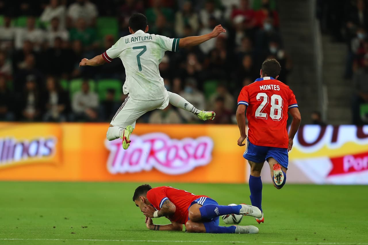 México no logra aguantar la ventaja 2-1 y terminan conformándose con un empate 2-2 frente a Chile en su último duelo del 2021.