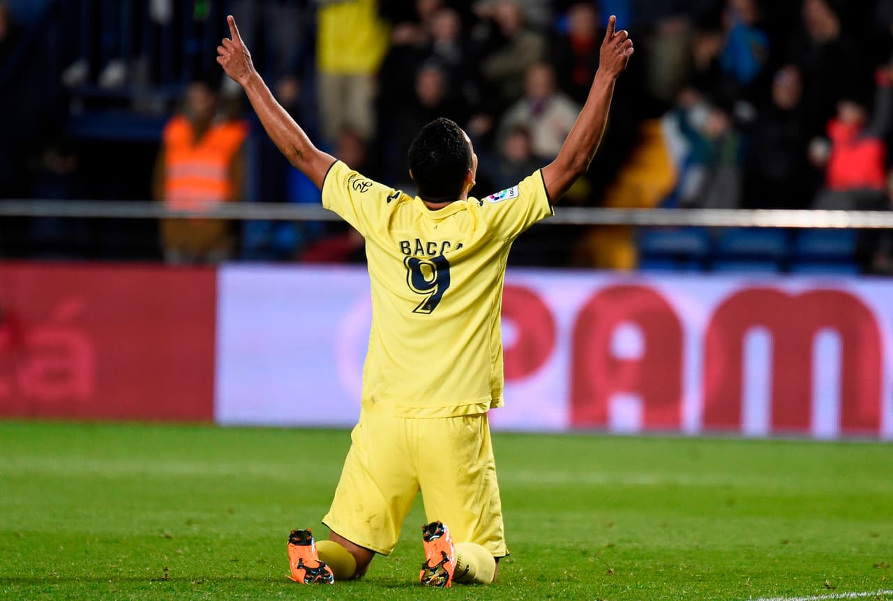 El colombiano Carlos Bacca ya le comunicó al Milan que se quiere quedar en el Villarreal. Ambos equipos negocian por el delantero, pero los rossoneros piden un dinero que los españoles no pueden pagar.