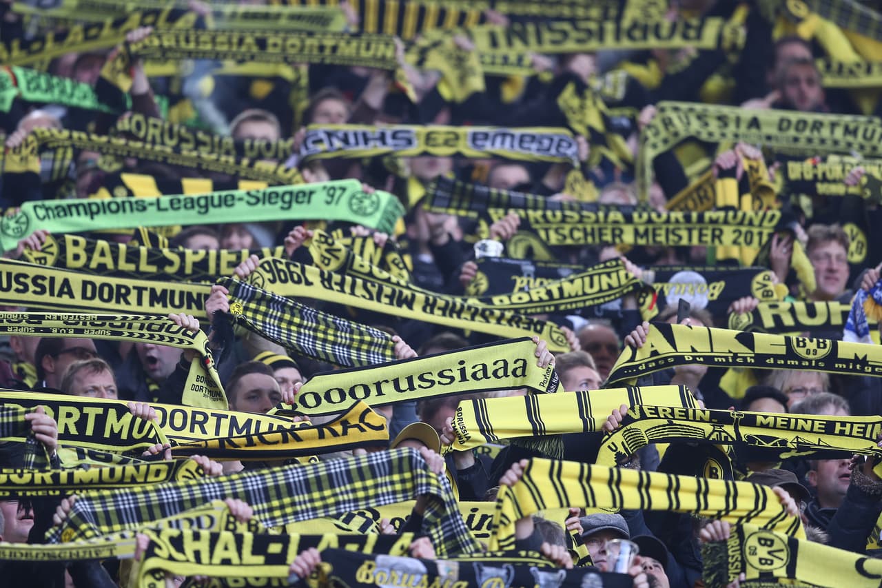 El delantero gabonés, inmiscuido en rumores sobre una eventual salida al Arsenal, fue recibido con abucheos por la afición local.