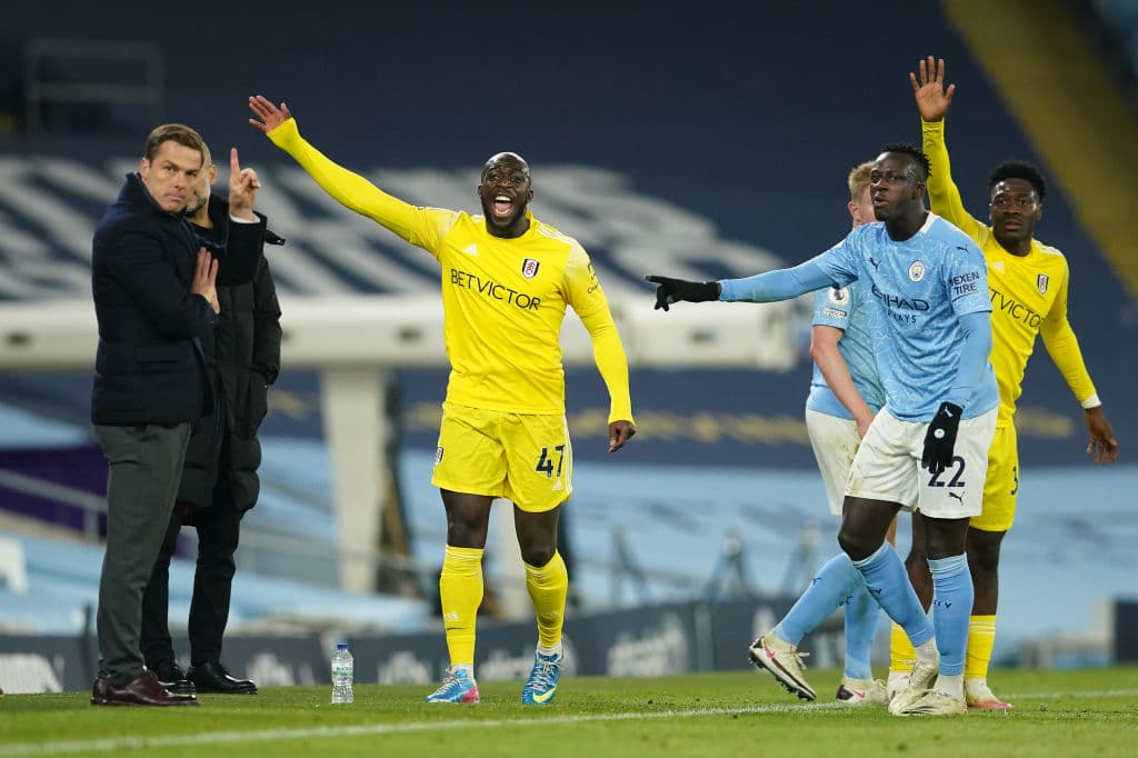 Raheem sterling (5’) y Kevin De Bruyne (26’) hicieron los tantos para lleagr a 18 unidades; acarician la zona de Champions League.