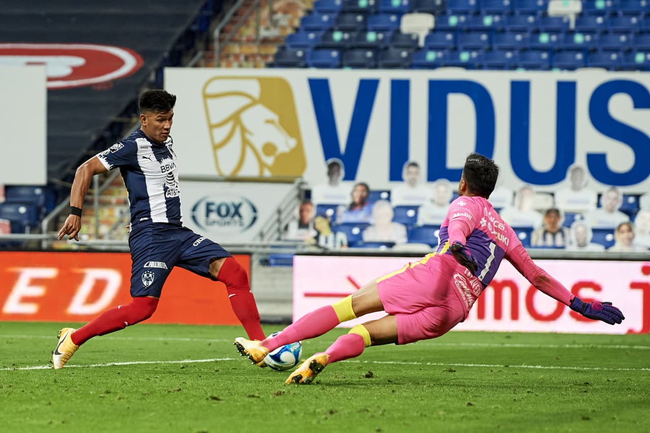 Aké Loba (31’) marcó el solitario tanto que definió el encuentro. Alan Mozo dejó a los pumas con diez hombres desde el 37’ de juego por una fuerte entrada. En la sexta fecha de la competición, Monterrey visitará a Santos y Pumas hará lo propio con Toluca.