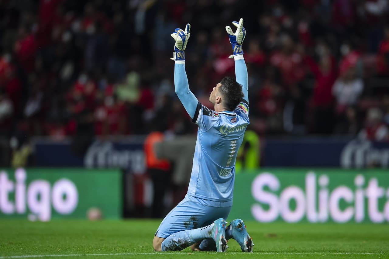 Volpi celebró agredeciendo al cielo.