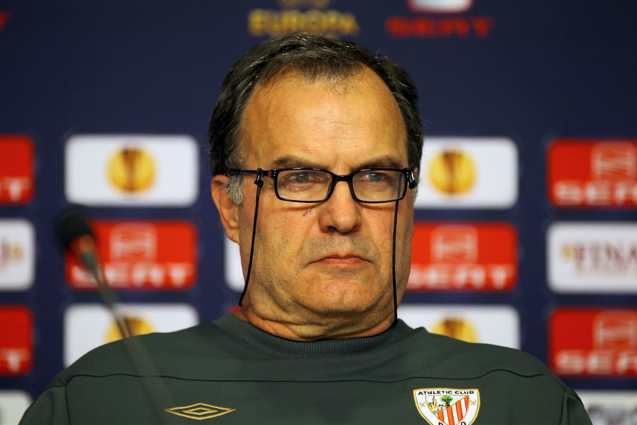 En la siguiente temporada los resultados dejaron de acompañar a Bielsa y, tras terminar en el puesto 12 de La Liga, la dirigencia del Athletic decidió no renovar su contrato. Comenzaba su declive.