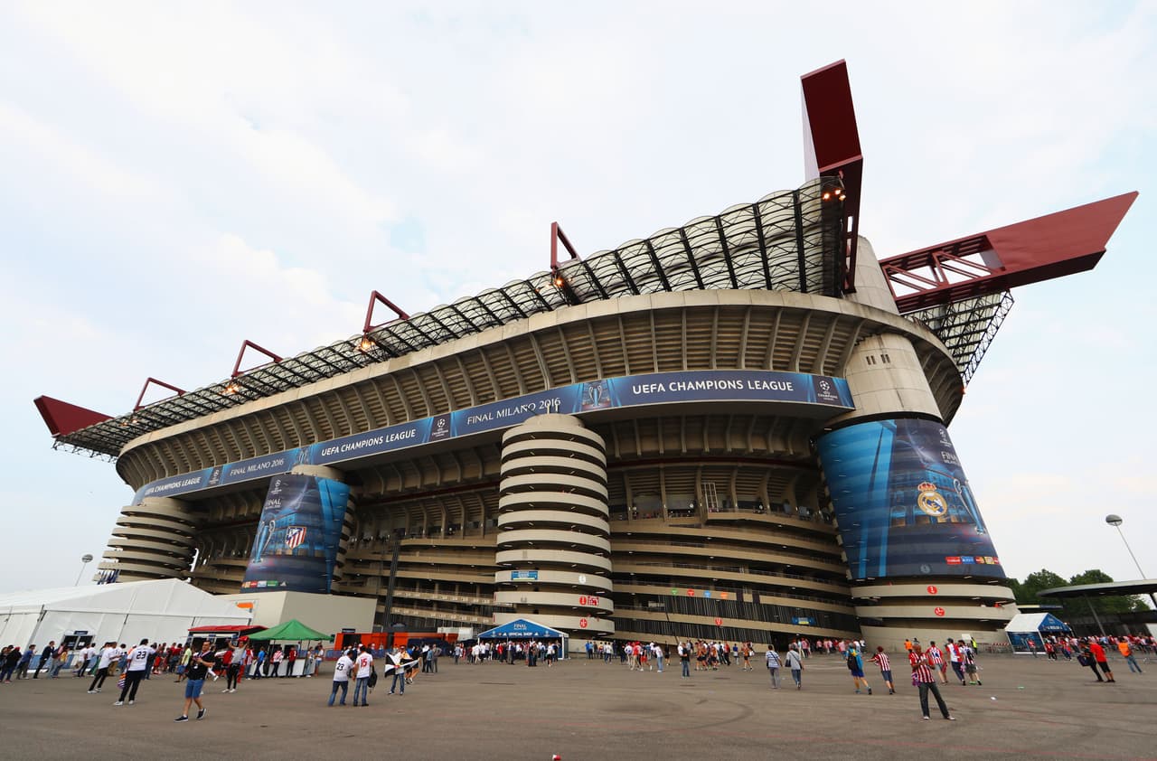El estadio San Ciro o Giussepe Meazza (según el equipo que juegue) es la casa de dos de los grandes equipos en la historia de Italia: Inter y AC Milán han escrito grandes gestas en el escenario que puede recibir 81 mil espectadores.