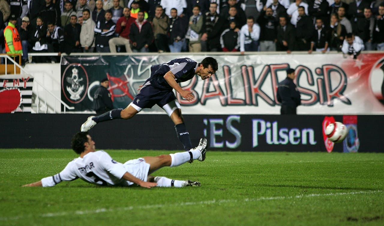 Durante su año en Inglaterra, el mexicano vivió el debut de Los Trotters en la Europa League.