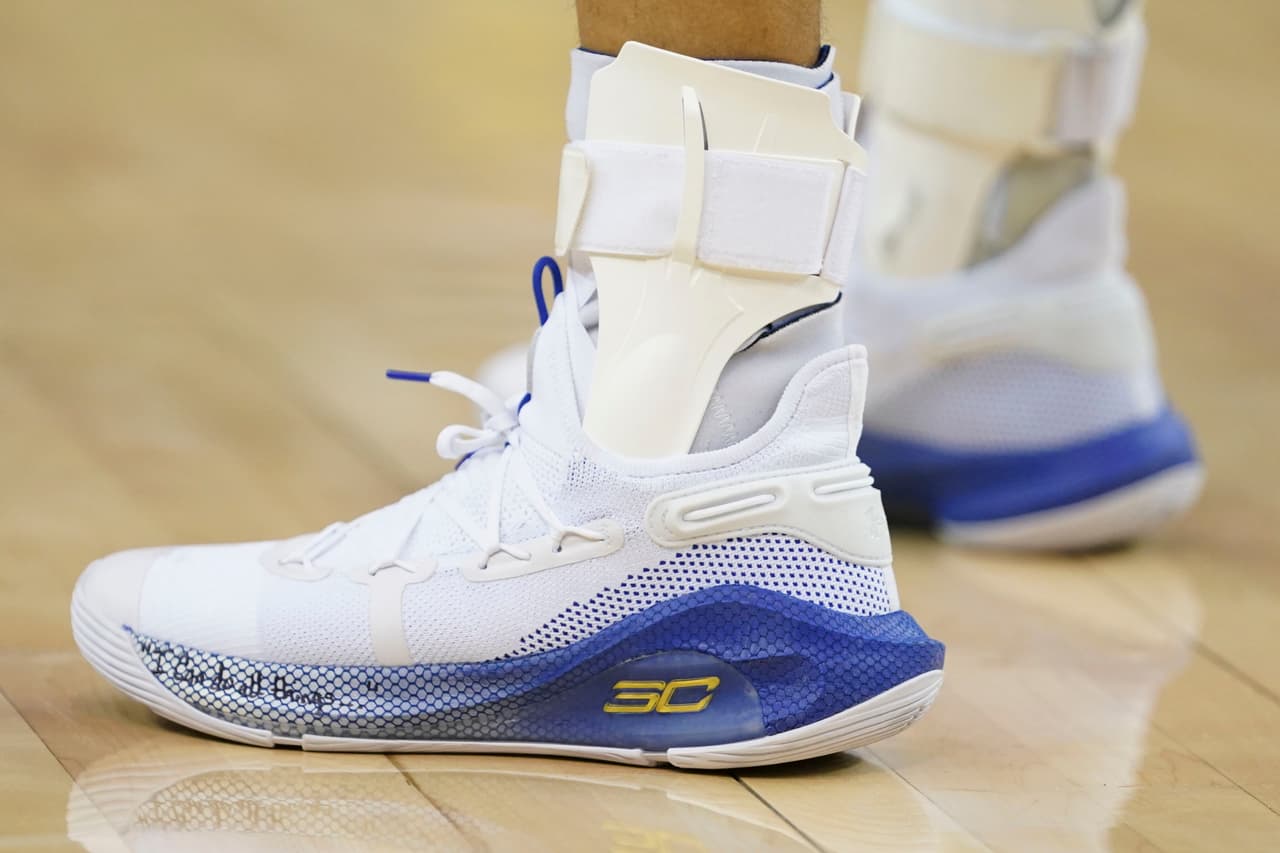 <b>Stephen Curry, Golden State Warriors.</b>