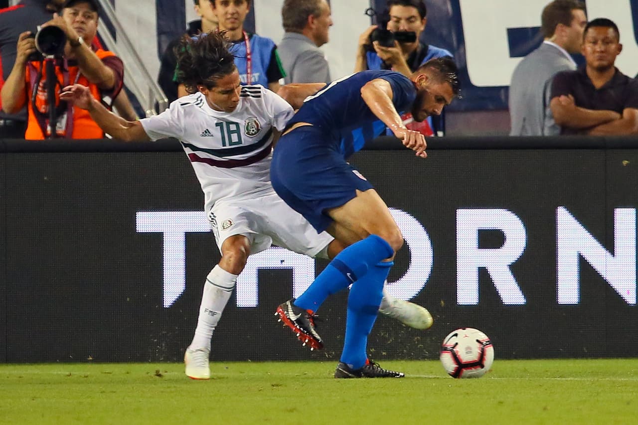 Cuando corría el minuto 64 del partido amistoso disputado en Nashville, Diego Lainez buscó un balón en la línea de fondo al cual Miazga cubrió de buena manera.