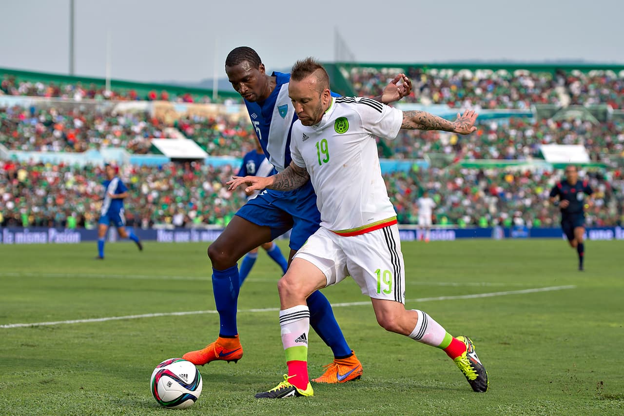 Matías Vuoso-Sólo fue entrega pero fue difícil que se mostrara ante un comportamiento irregular. Calificación 8